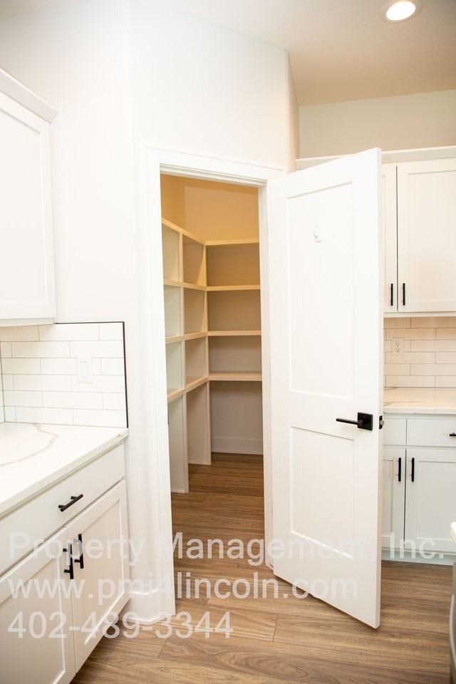 7404 Anselm Ln - Photo 6 of 50