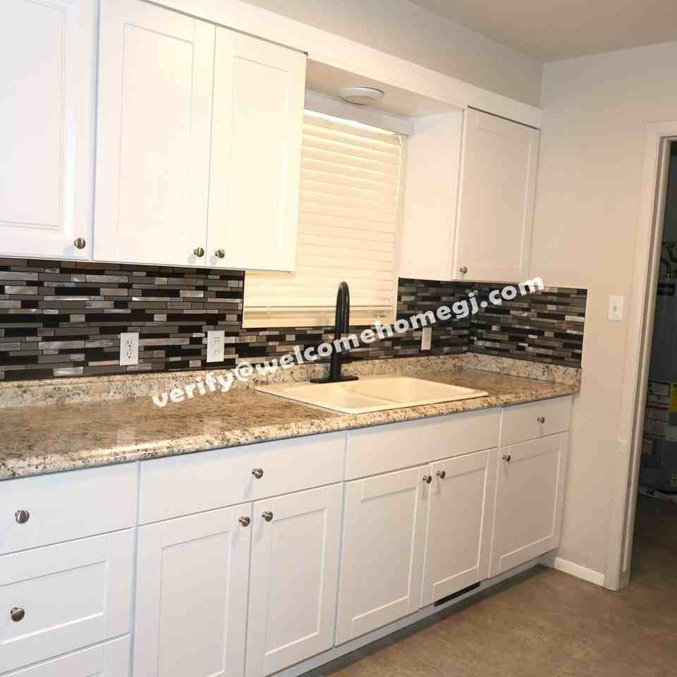 2755 Sunshine Ln - Photo 3 of 17