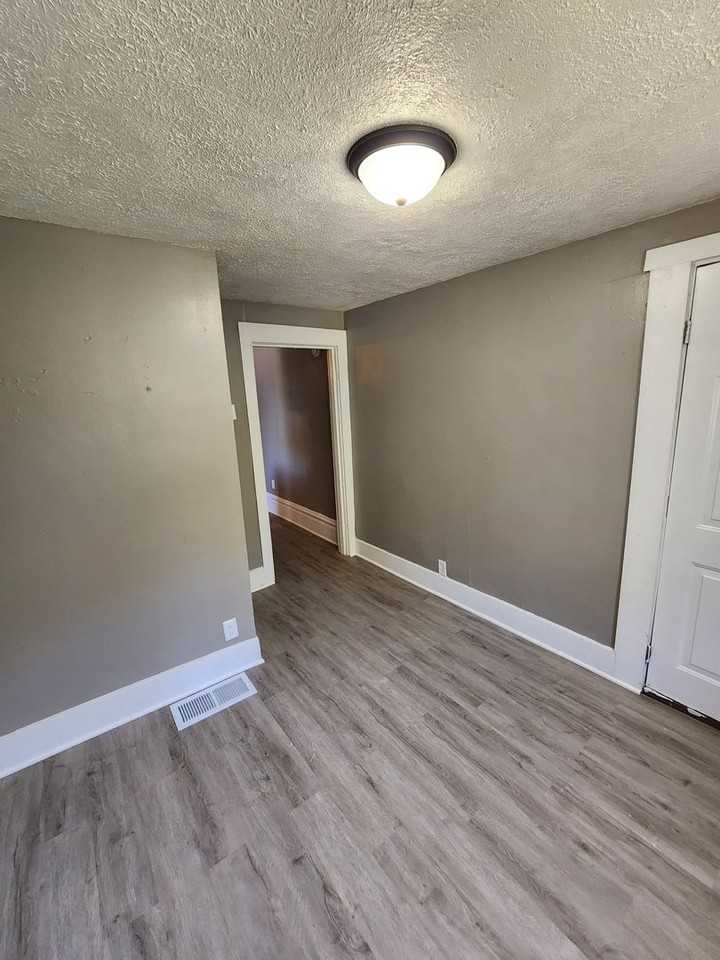 418 South Union Street - Photo 3 of 8