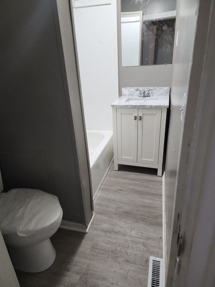 418 South Union Street - Photo 4 of 8