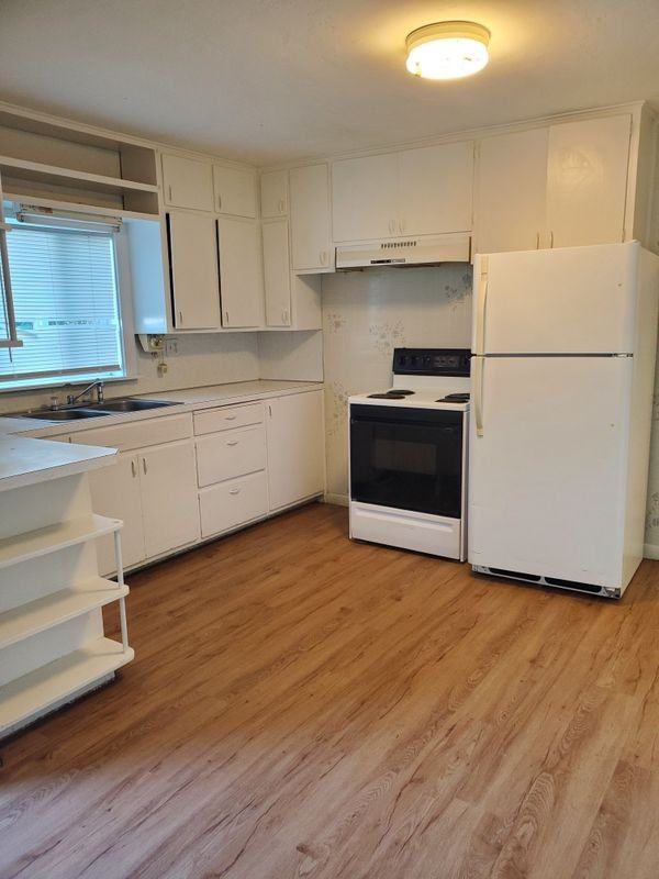 605 W Avenue B - Photo 3 of 7