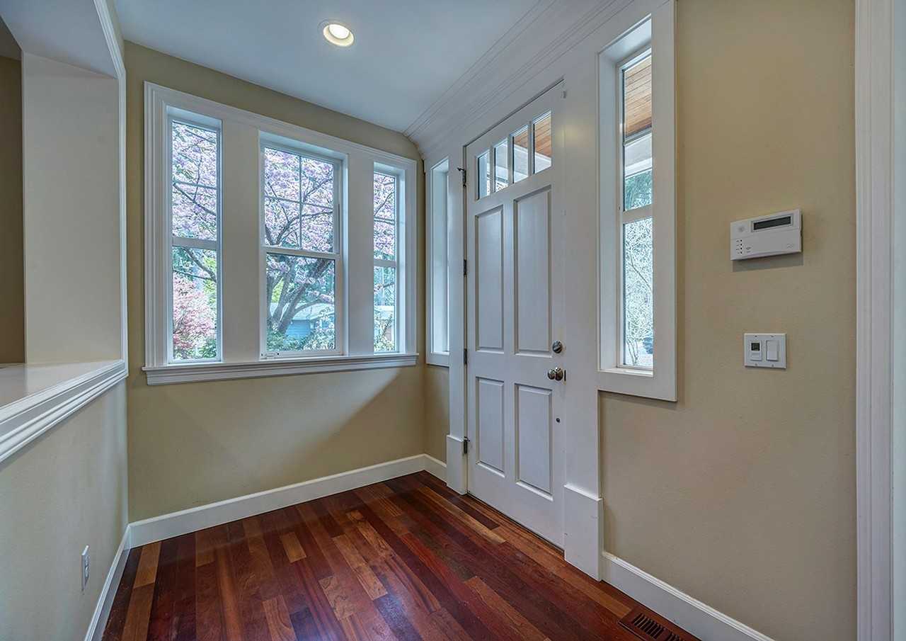 7553 123rd Ave Ne - Photo 3 of 15