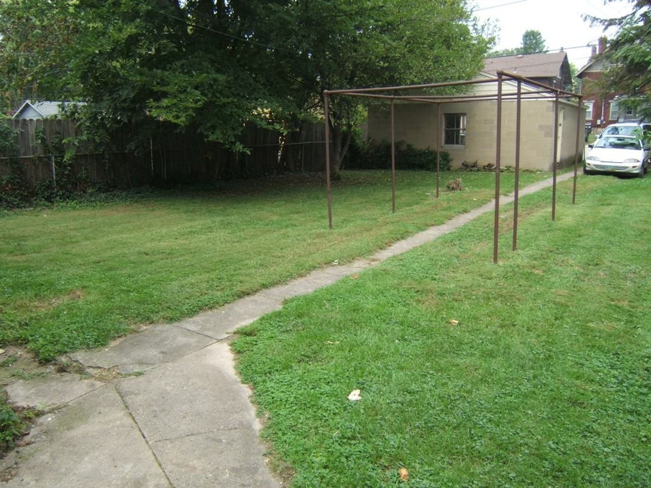 172 E Frambes Ave - Photo 3 of 15