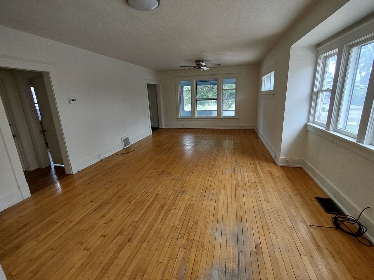 2311 West St - Photo 3 of 13