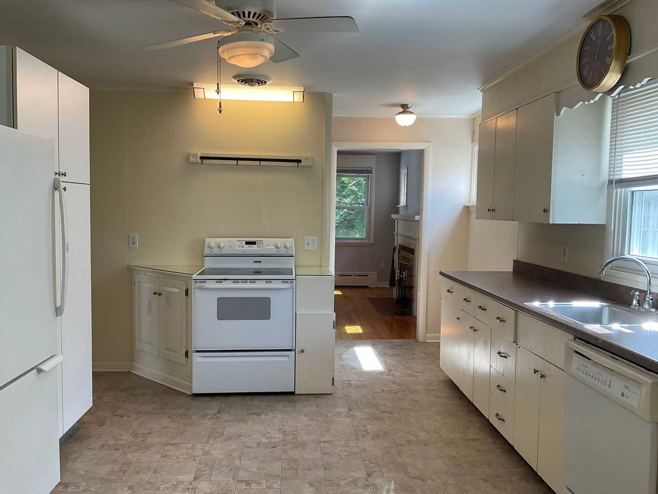 278 N Elm St - Photo 4 of 26
