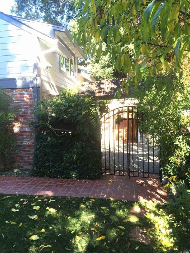 325 H St - Photo 3 of 15