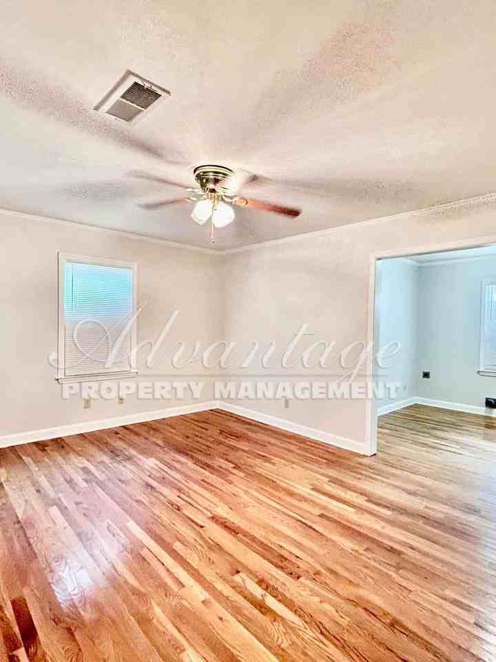 1075 E Walthal Cir - Photo 3 of 7