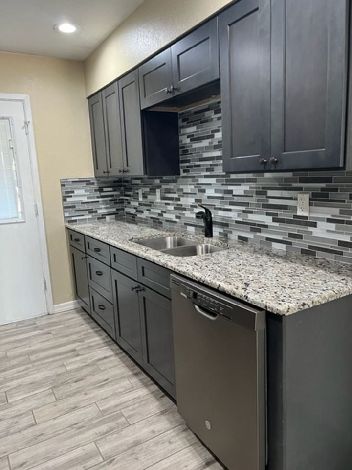 2 Bed 1 Bath Duplex - Photo 3 of 20