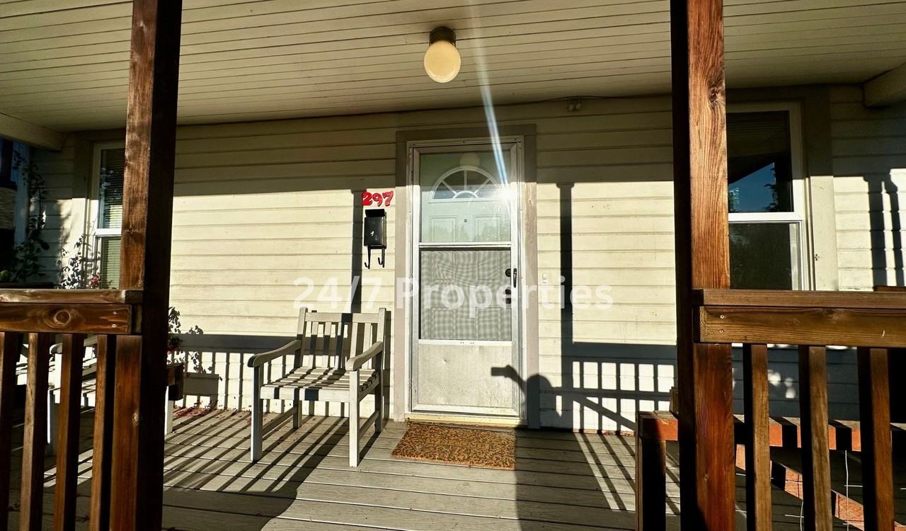 297 N Broadway St - Photo 2 of 13