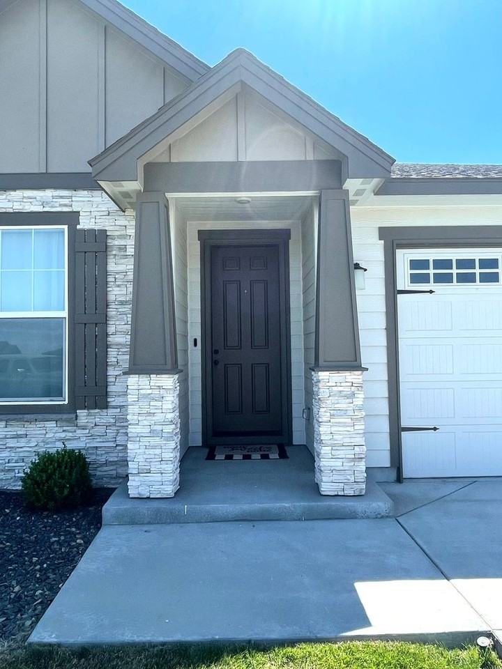 8121 Ballard Loop - Photo 2 of 26