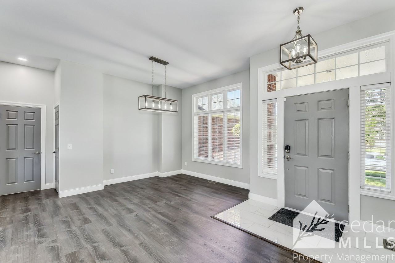 182 N Belle Terre St - Photo 2 of 20