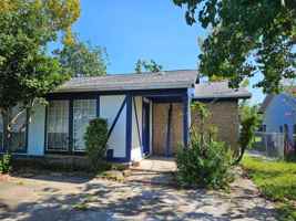 featured image of 5426 Lake Dr