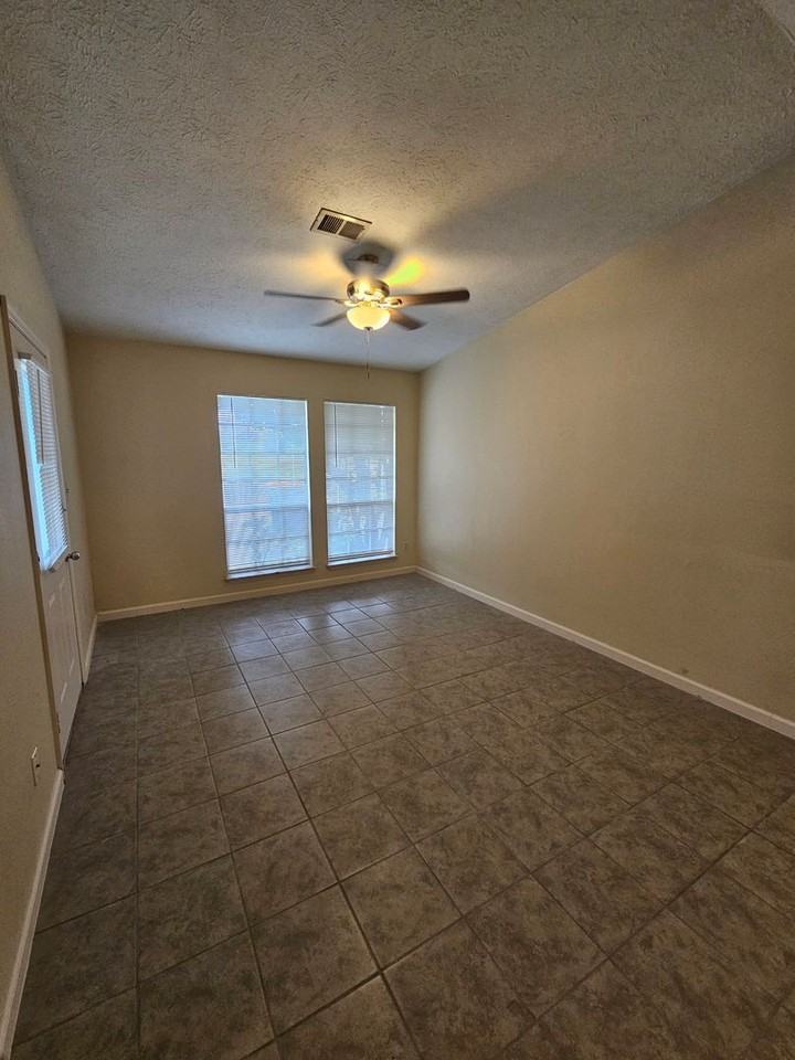 5426 Lake Dr - Photo 2 of 8