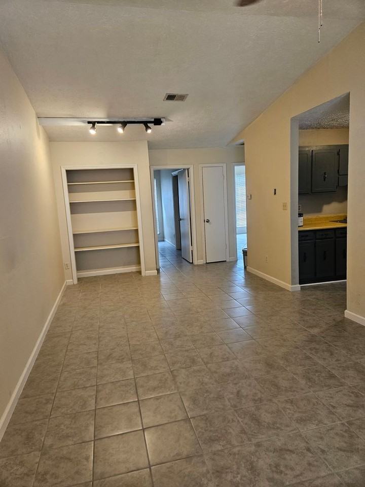 5426 Lake Dr - Photo 3 of 8