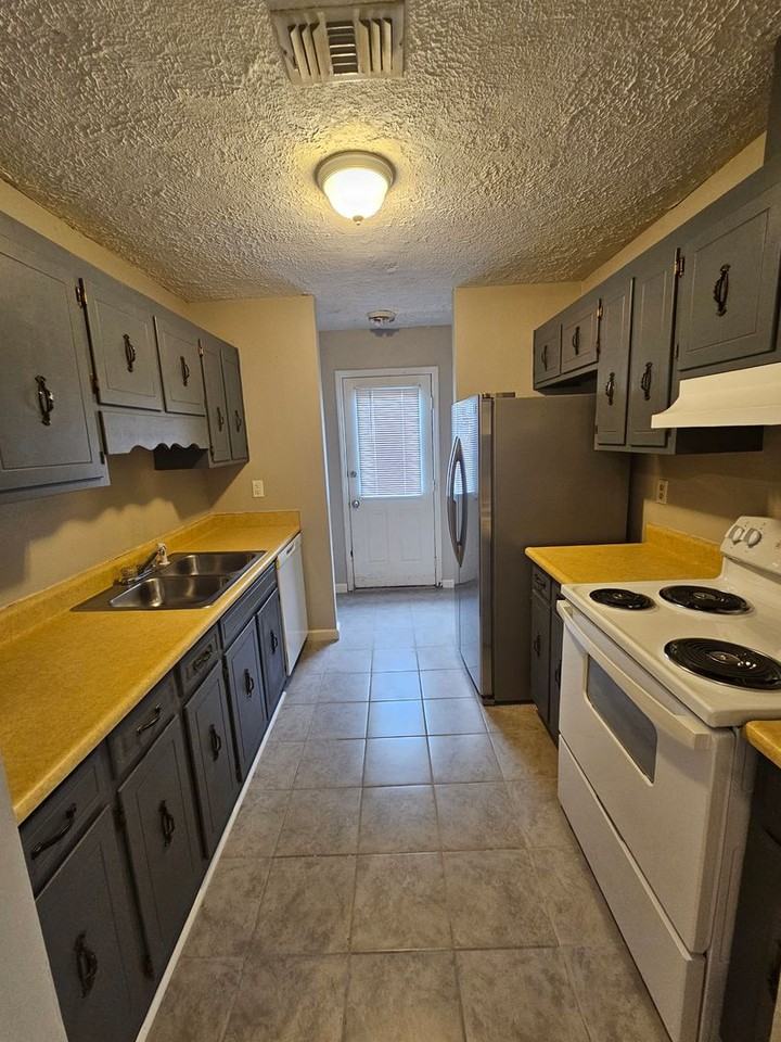 5426 Lake Dr - Photo 4 of 8