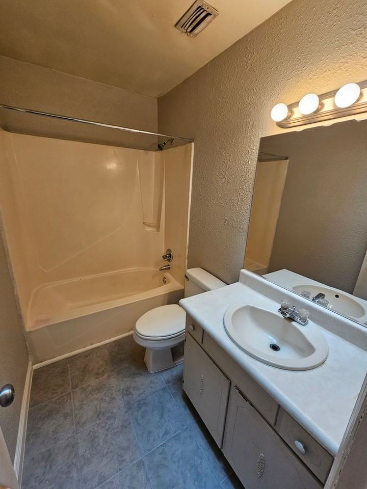 5426 Lake Dr - Photo 5 of 8