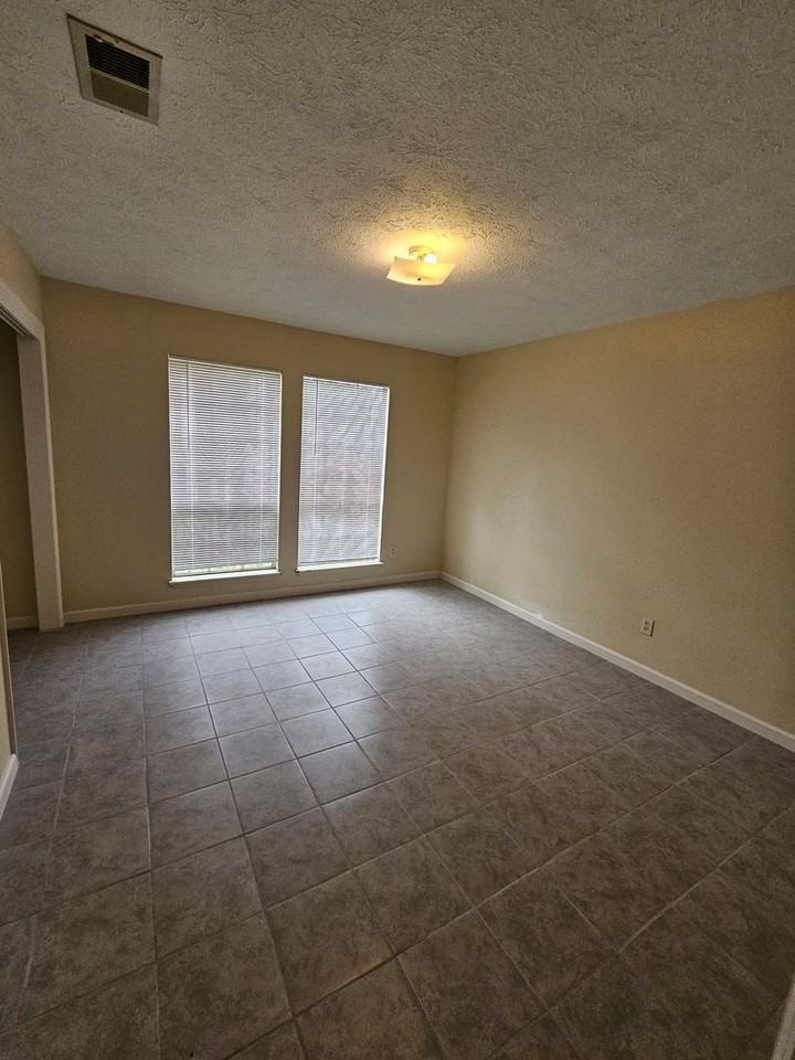 5426 Lake Dr - Photo 6 of 8