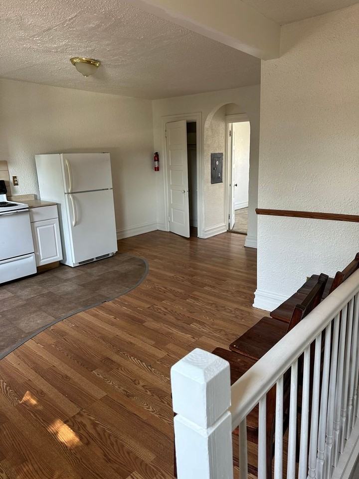 16 W James St - Photo 3 of 8