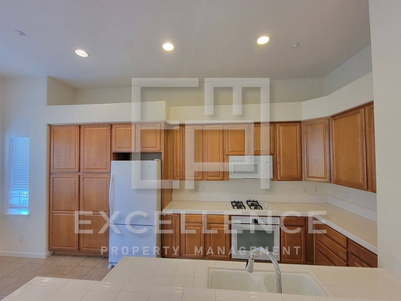 410 Tower Hill Ave - Photo 2 of 17