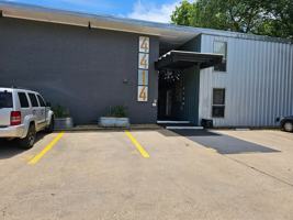 featured image of 4414 Worth St