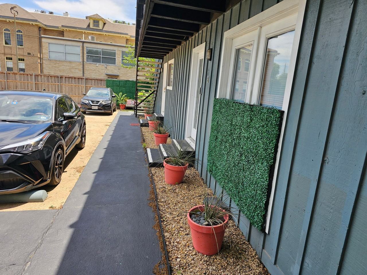 4414 Worth Street - Photo 5 of 37