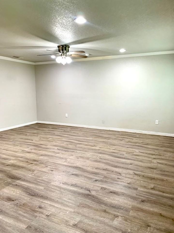 5001 Doyle St - Photo 3 of 15