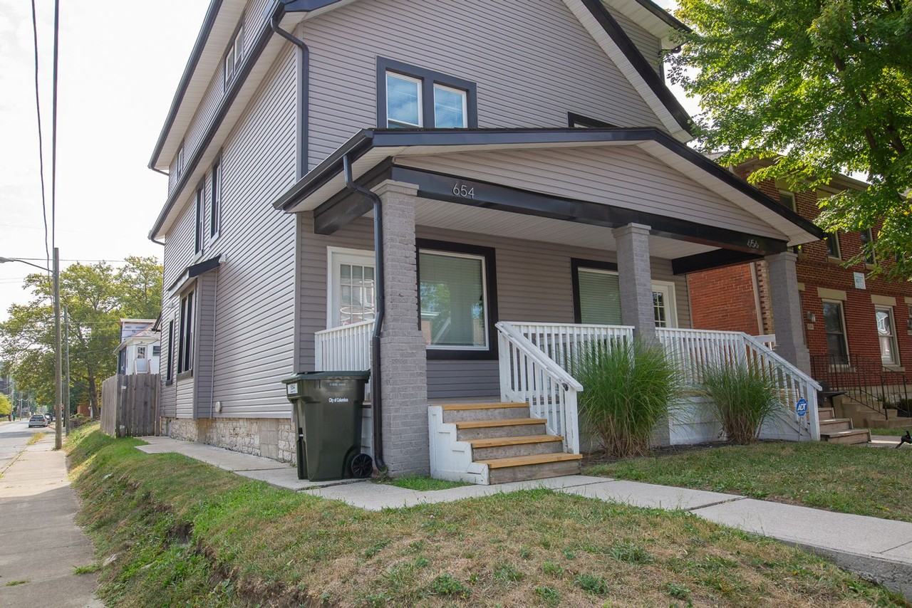 654 Gilbert St - Photo 2 of 28