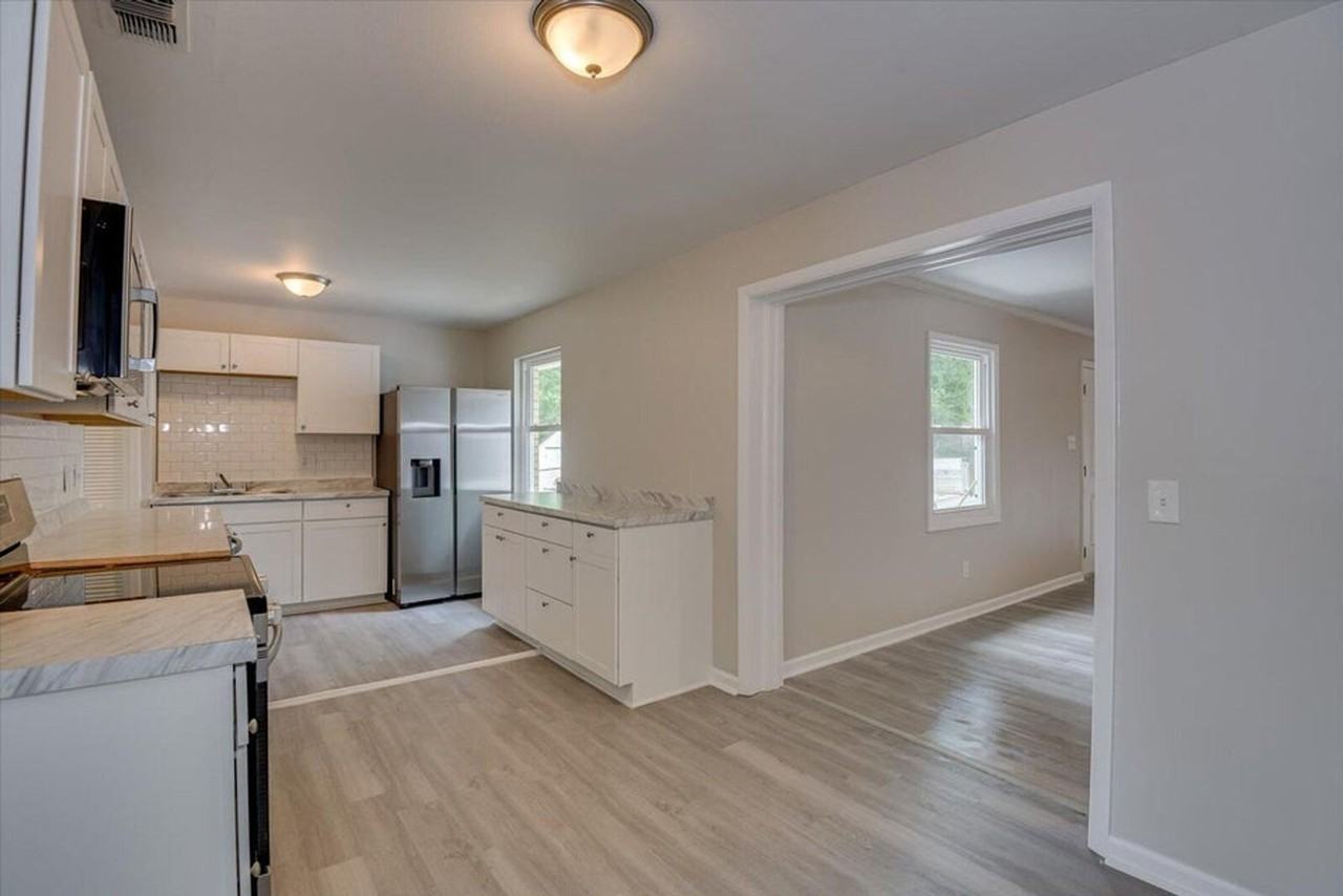 2115 Ashley Dr - Photo 2 of 12