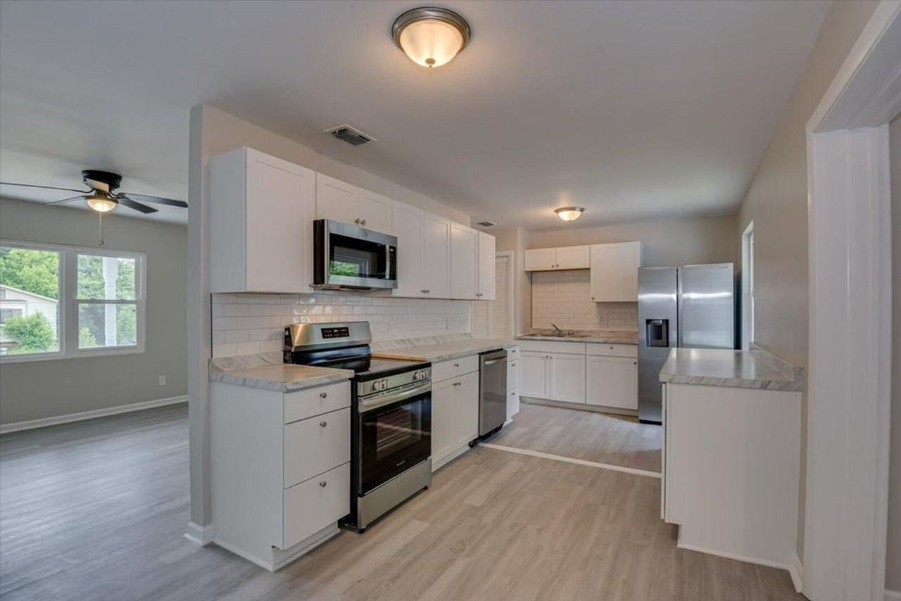 2115 Ashley Dr - Photo 3 of 12