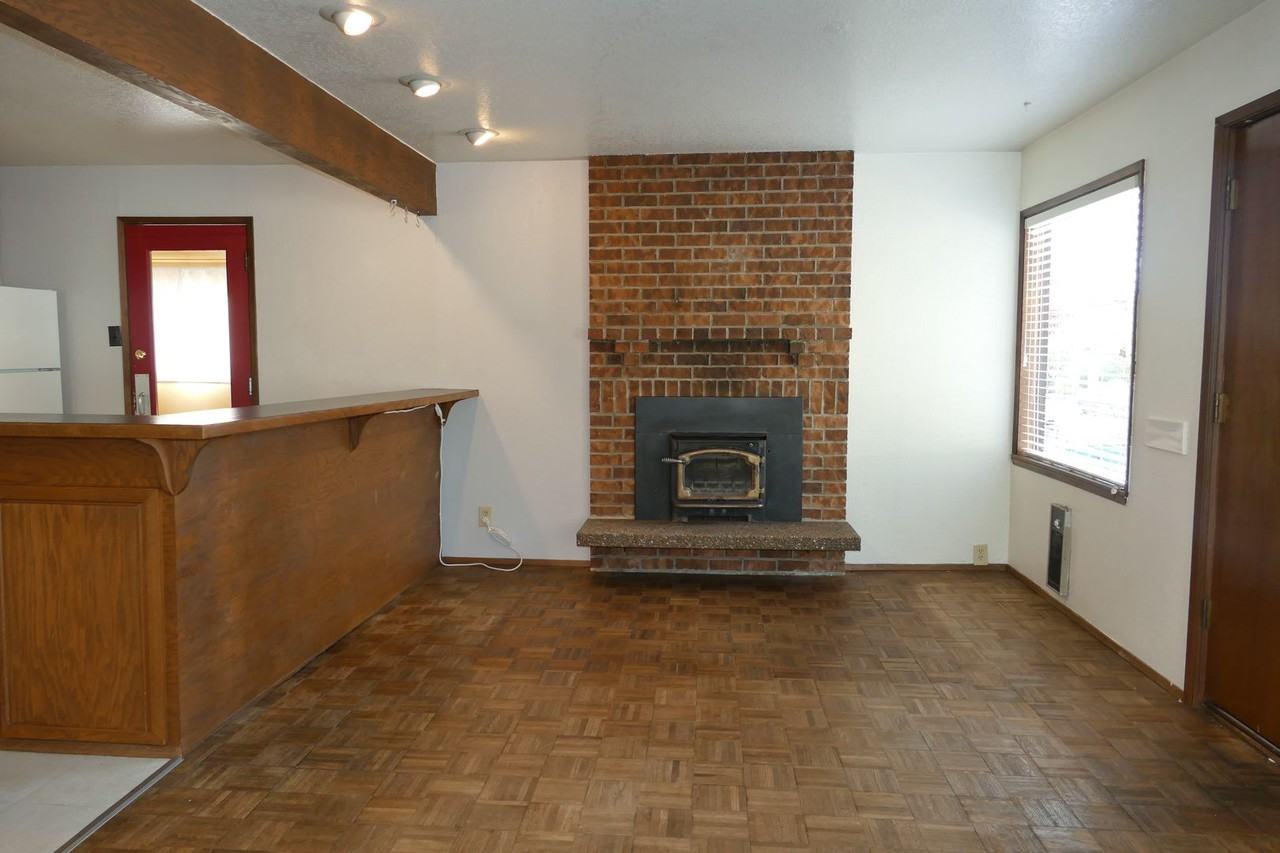 1615 N 38th St - Photo 3 of 18