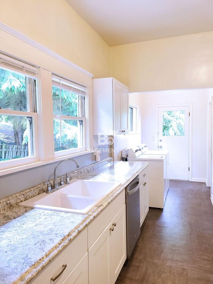 18618 Se River Rd - Photo 5 of 13