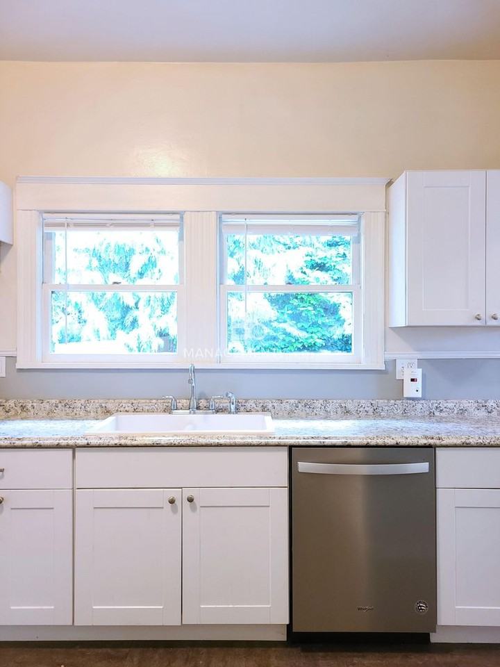 18618 Se River Rd - Photo 6 of 13