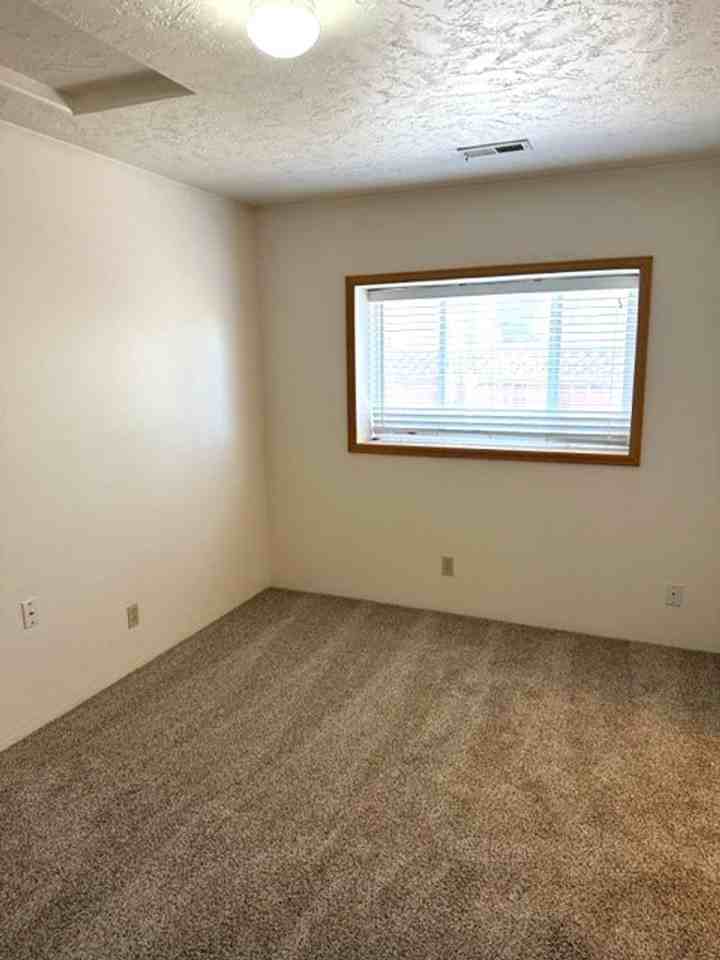 1148 7th St - Photo 4 of 18