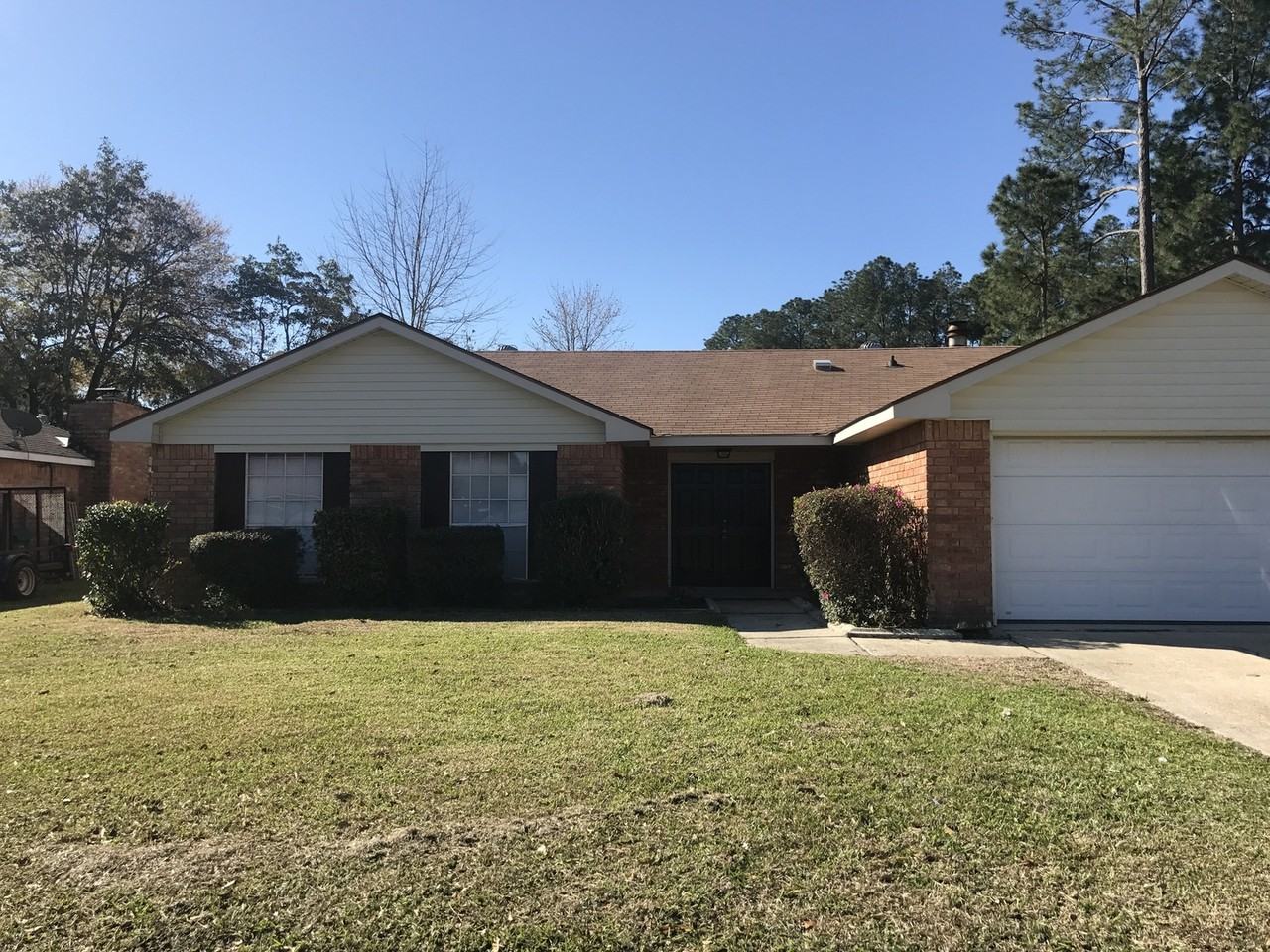 321 Thames Dr - Photo 3 of 12