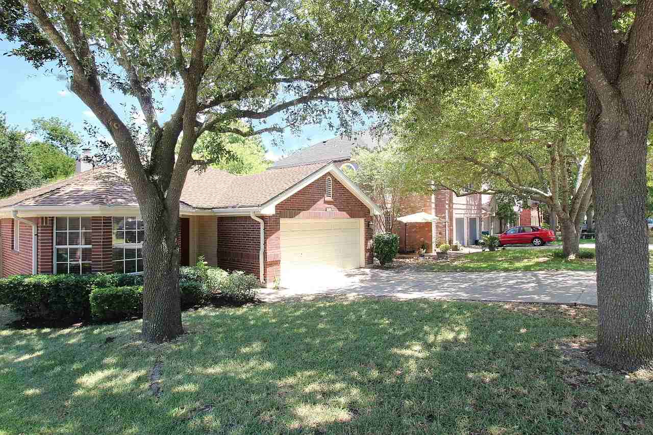 15105 Natural Spring Way - Photo 3 of 20
