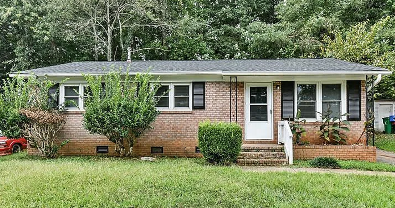 423 423 Edgegreen Drive - Photo 2 of 12