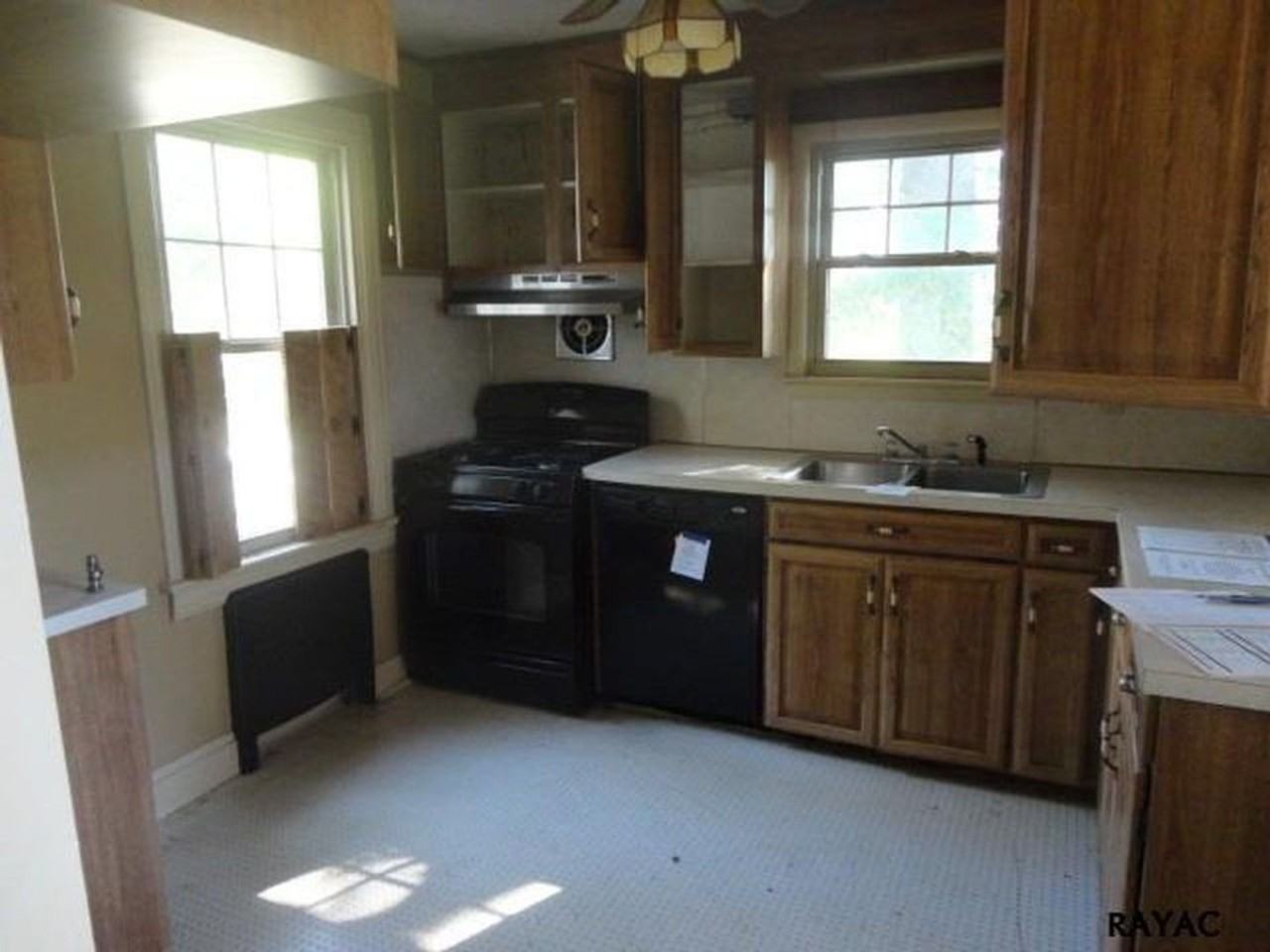 140 High St - Photo 2 of 11