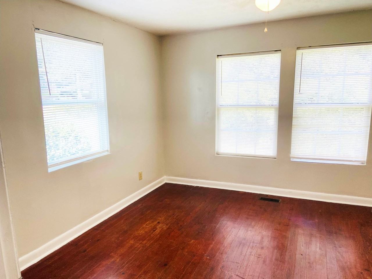 1260 Hillridge Dr - Photo 4 of 13