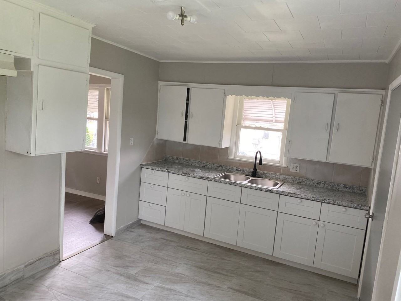 5913 W 8th St - Photo 2 of 6