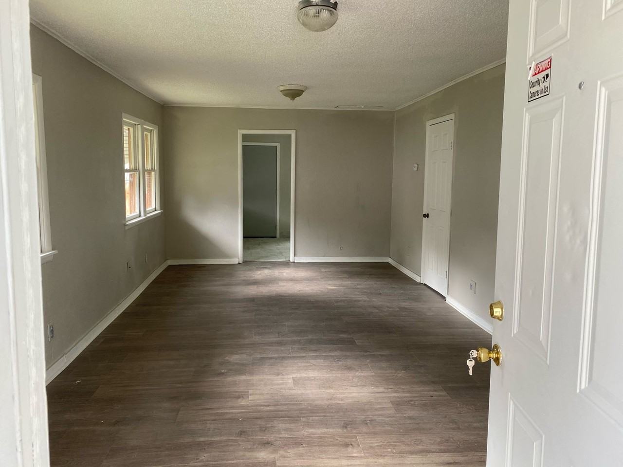 5913 W 8th St - Photo 3 of 6