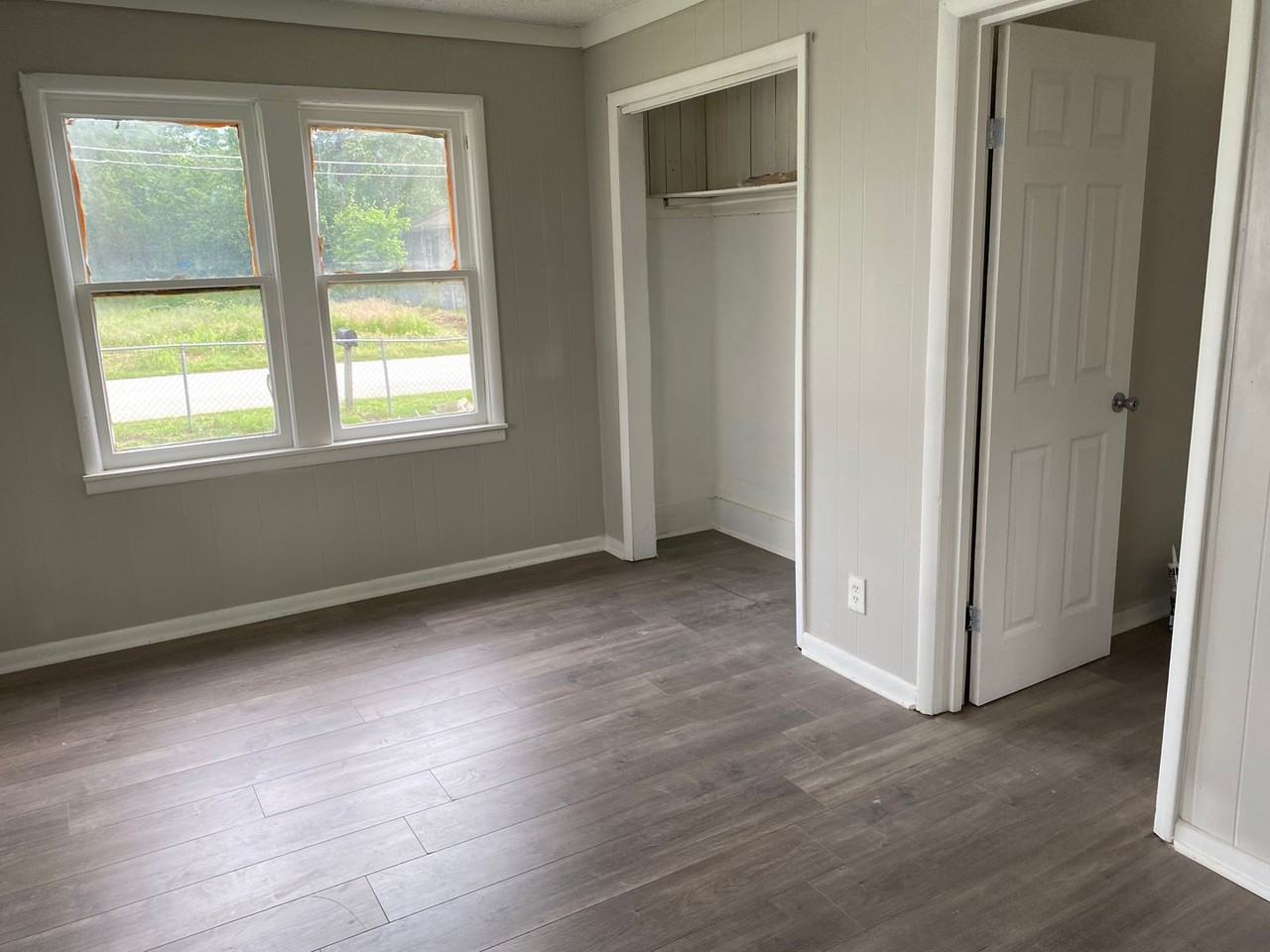 5913 W 8th St - Photo 5 of 6