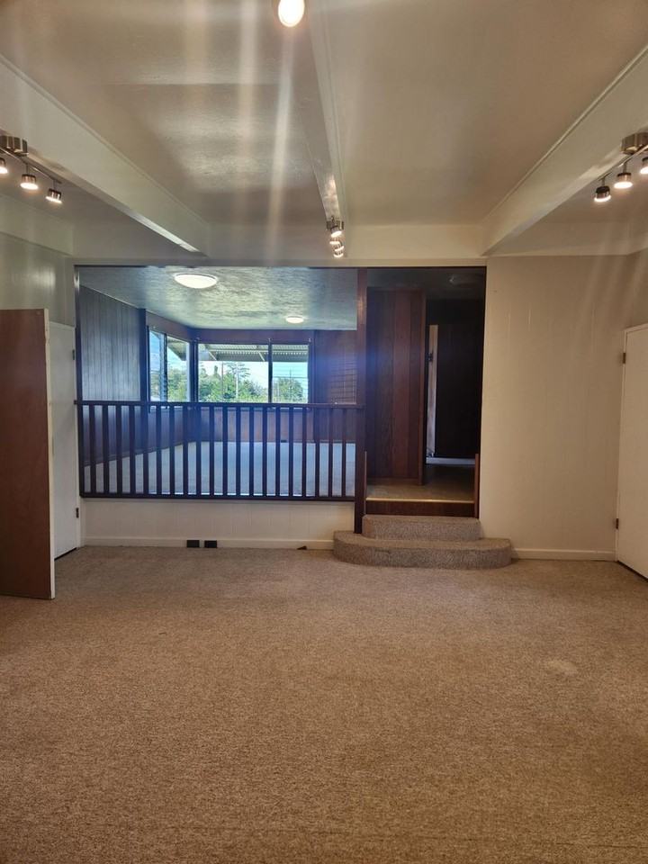 360 Lama St Apt B - Photo 5 of 13