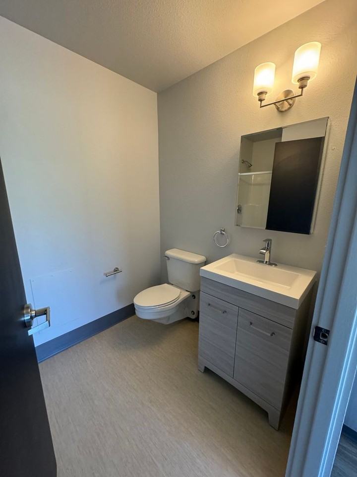 151 N Williams Ave #320 - Photo 3 of 11
