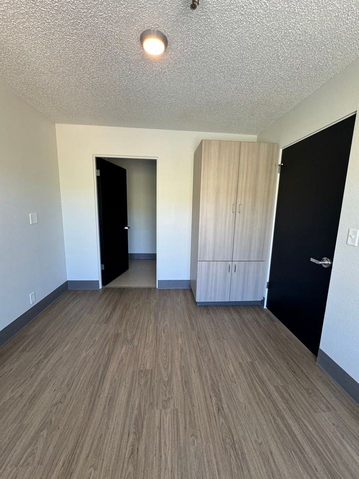 151 N Williams Ave #320 - Photo 4 of 11