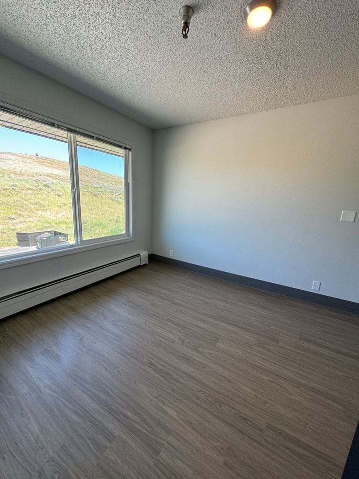151 N Williams Ave #320 - Photo 5 of 11