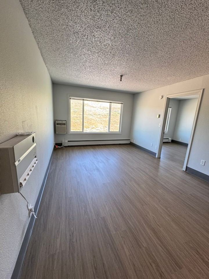 151 N Williams Ave #320 - Photo 7 of 11