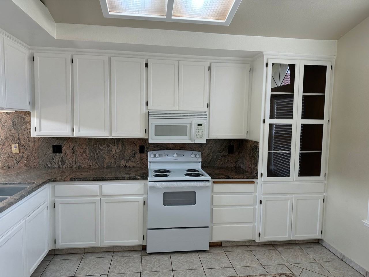 1175 Tawny Ln - Photo 3 of 33