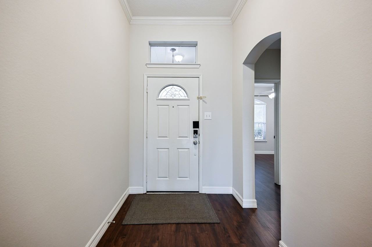 10947 Redstone Ct - Photo 3 of 30