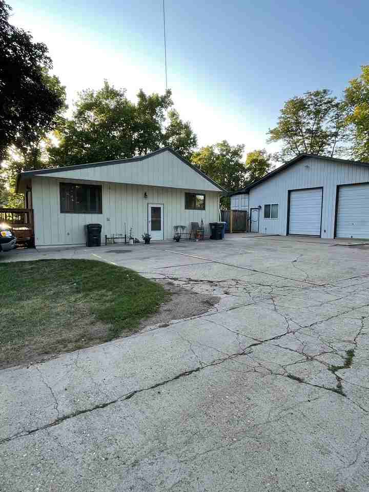 2500 W Mulberry St - Photo 2 of 19