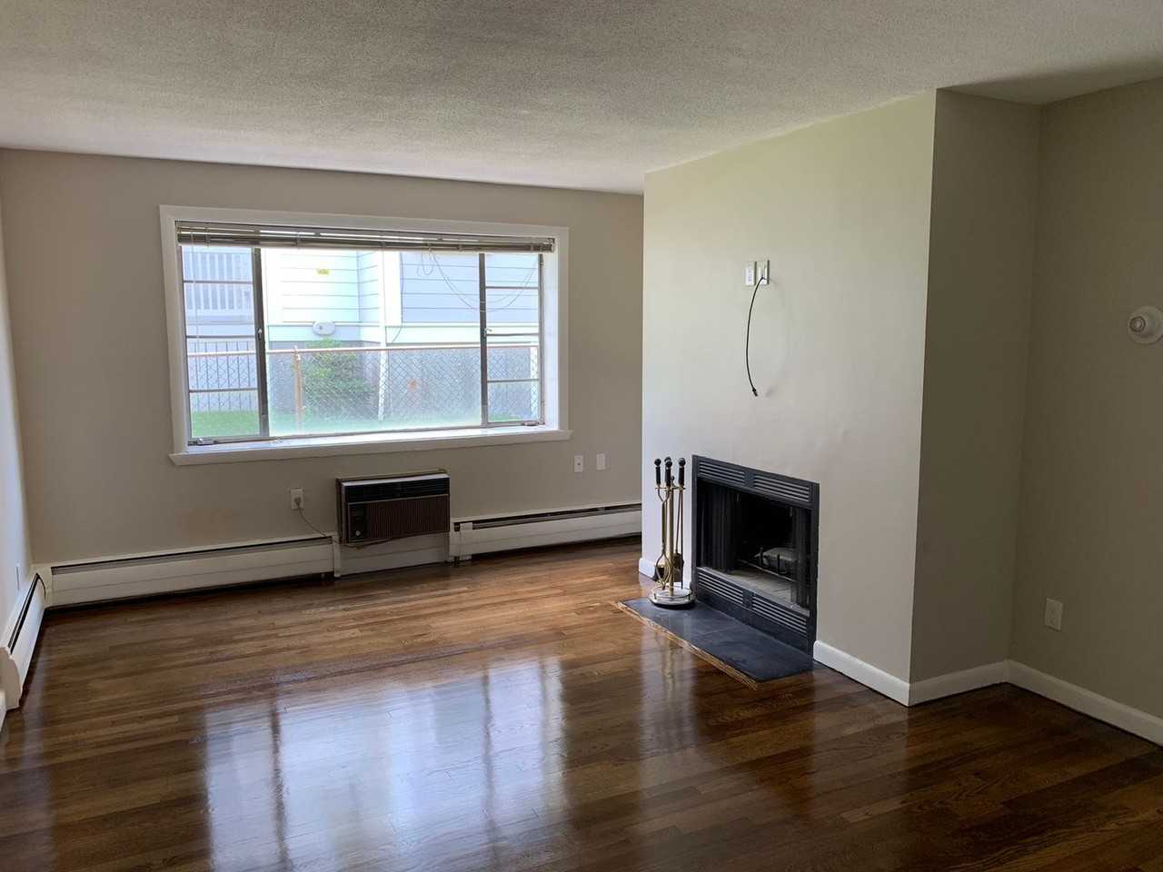 48 Evergreen St - Photo 2 of 9